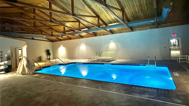 <b>Microtel Inn & Suites by Wyndham Quincy Pool</b>. Images powered by <a href="https://iceportal.shijigroup.com/" title="IcePortal" target="_blank">IcePortal</a>.