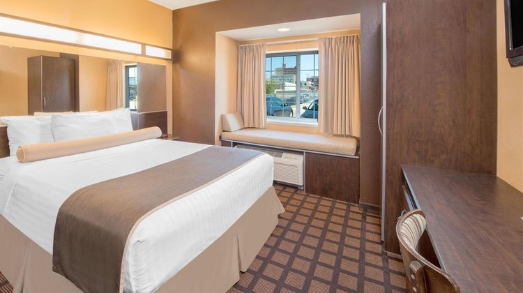 Microtel Inn & Suites by Wyndham Quincy Room