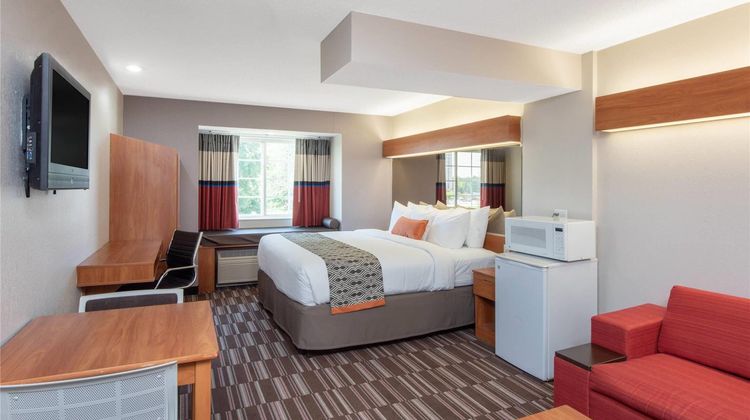 Microtel Inn & Suites Suite