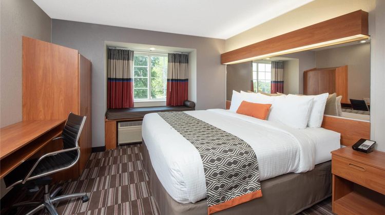 Microtel Inn & Suites Suite