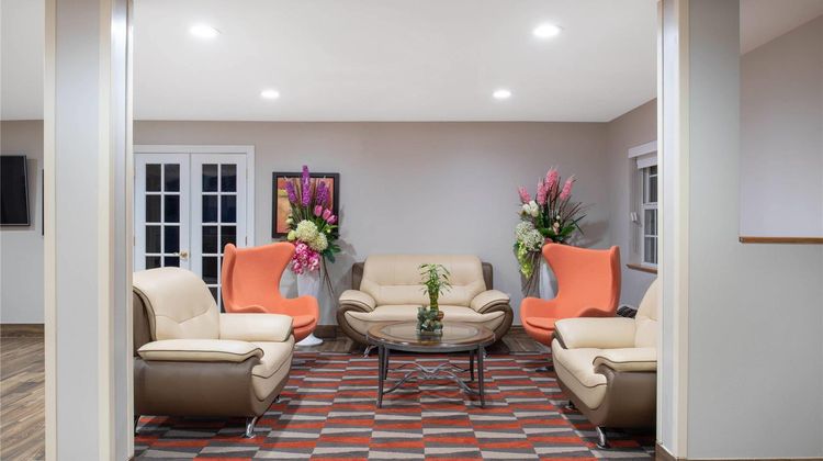 Microtel Inn & Suites Lobby