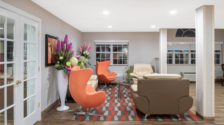 Microtel Inn & Suites Lobby