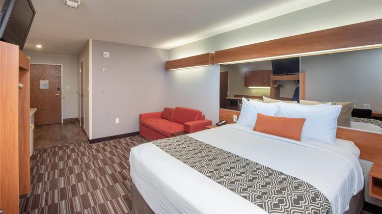 Microtel Inn & Suites Suite
