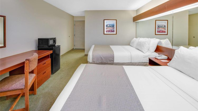 Microtel Inn & Suites Hattiesburg Room
