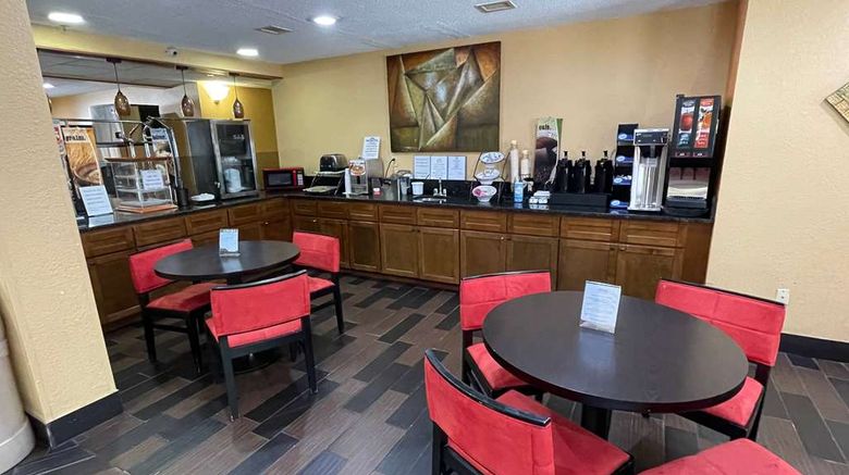 <b>Microtel Inn & Suites,Newport News Arpt Pool</b>. Images powered by <a href="https://iceportal.shijigroup.com/" title="IcePortal" target="_blank">IcePortal</a>.