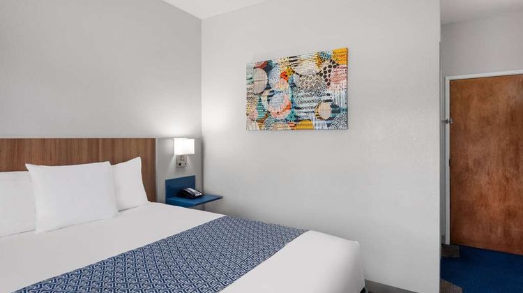 Microtel Inn & Suites by Wyndham Houma Room