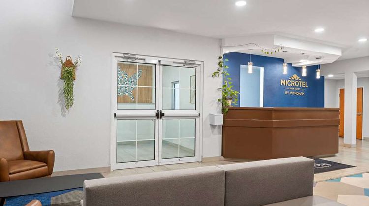 Microtel Inn & Suites by Wyndham Houma Lobby