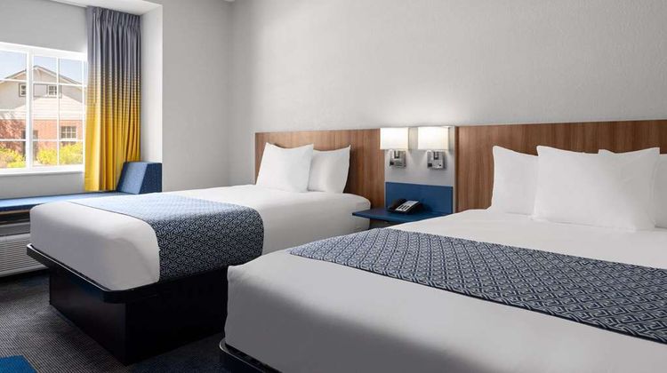 Microtel Inn & Suites by Wyndham Houma Room