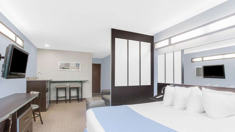 Microtel Inn & Suites by Wyndham Bath Room