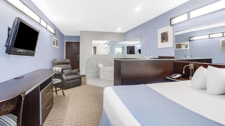 Microtel Inn & Suites by Wyndham Bath Room