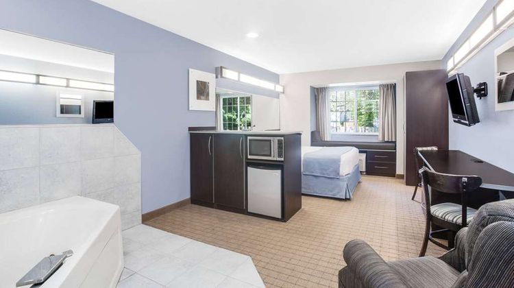Microtel Inn & Suites by Wyndham Bath Room