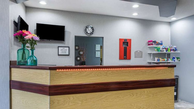 Microtel Inn & Suites Stockbridge Lobby