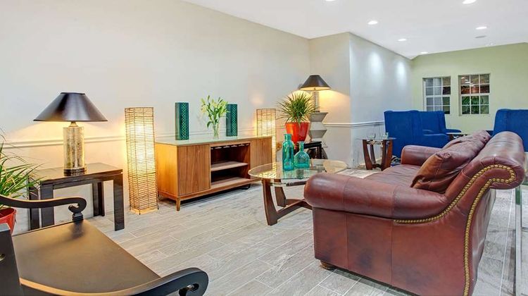 Microtel Inn & Suites Stockbridge Lobby