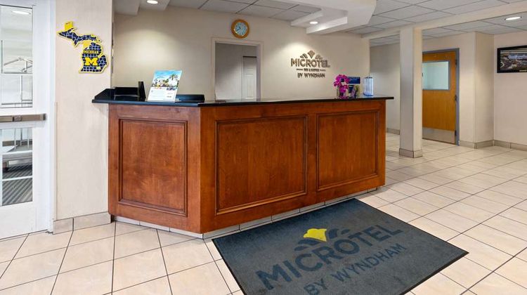 Microtel Inn & Suites Ann Arbor Lobby