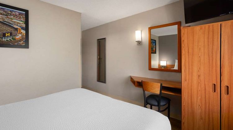 Microtel Inn & Suites Ann Arbor Room