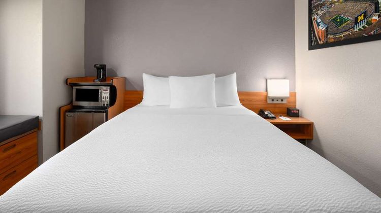 Microtel Inn & Suites Ann Arbor Room