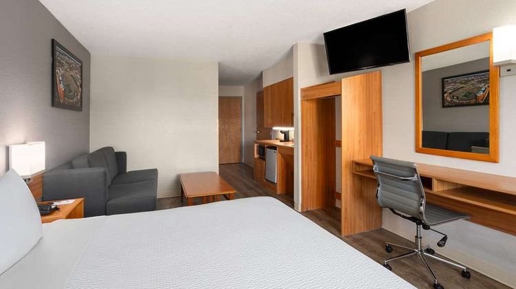 Microtel Inn & Suites Ann Arbor Suite