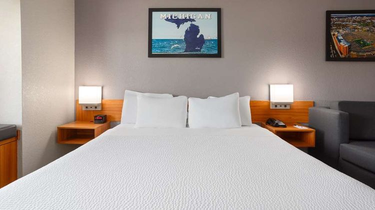 Microtel Inn & Suites Ann Arbor Suite
