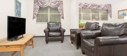 Microtel Inn & Suites Broken Bow Lobby