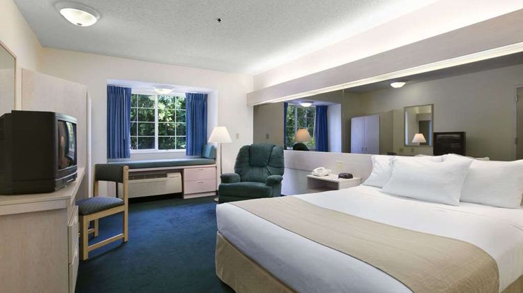 Microtel Inn & Suites Palm Coast Room