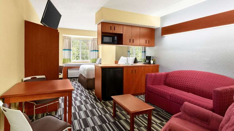 Microtel Inn & Suites Thomasville Suite