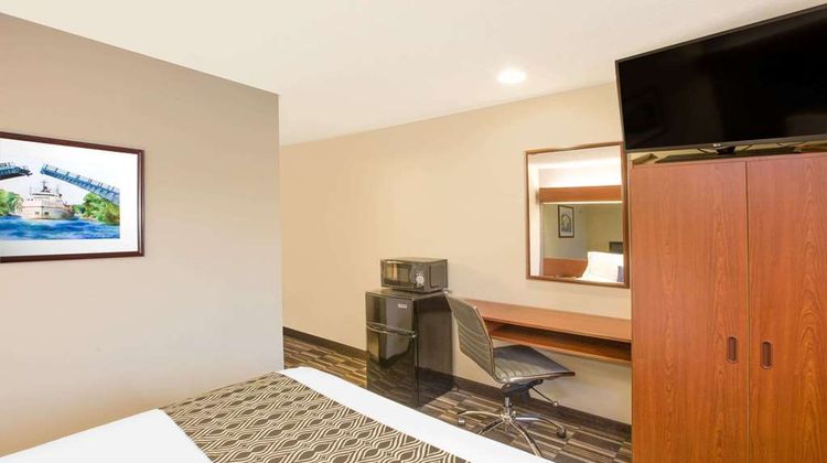Microtel Inn & Suites Manistee Room