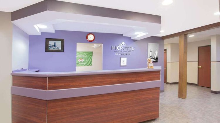 Microtel Inn & Suites Manistee Lobby