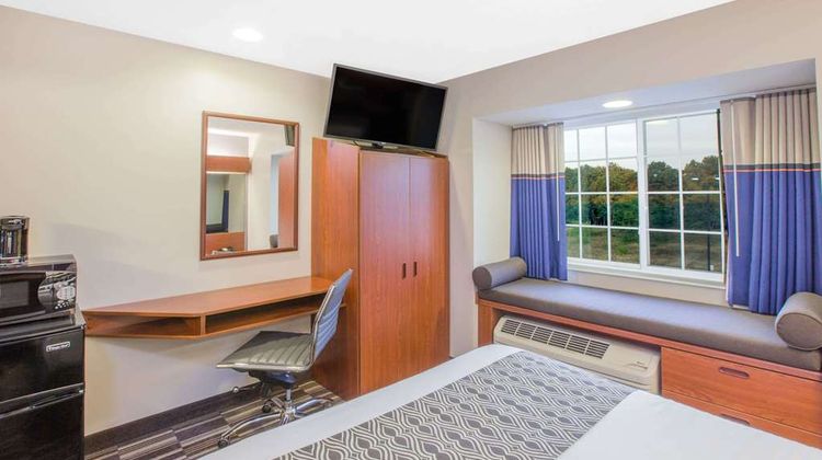 Microtel Inn & Suites Manistee Room