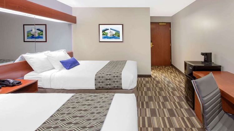 Microtel Inn & Suites Manistee Room