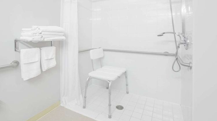 Microtel Inn & Suites Manistee Room