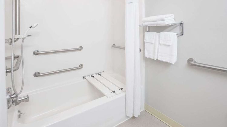 Microtel Inn & Suites Manistee Room