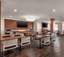 Microtel Inn & Suites by Wyndham Tifton Lobby
