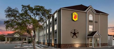Super 8 by Wyndham San Antonio Airpo Exterior