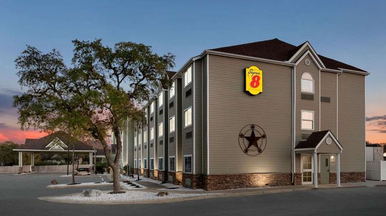 Super 8 by Wyndham San Antonio Airpo Exterior
