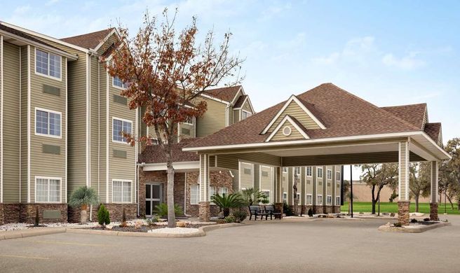 Super 8 by Wyndham San Antonio Airpo Exterior