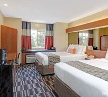 Microtel Inn & Suites Bushnell Room
