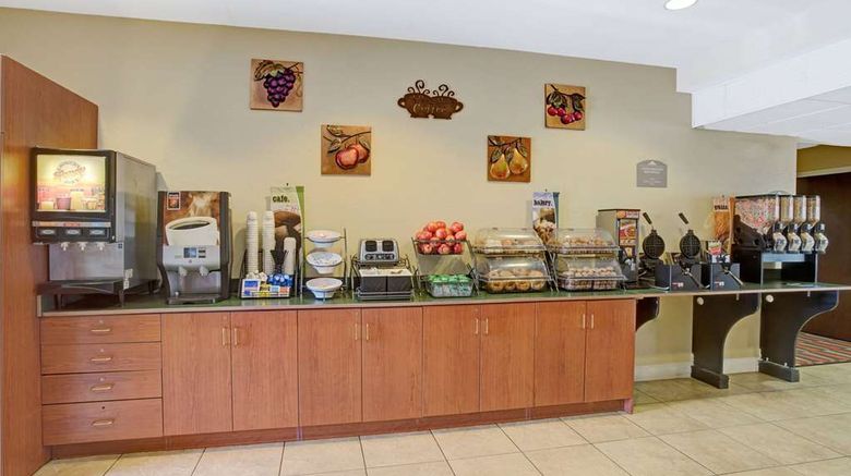 <b>Microtel Inn & Suites Bushnell Lobby</b>. Images powered by <a href="https://iceportal.shijigroup.com/" title="IcePortal" target="_blank">IcePortal</a>.