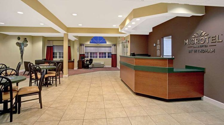 Microtel Inn & Suites Bushnell Lobby