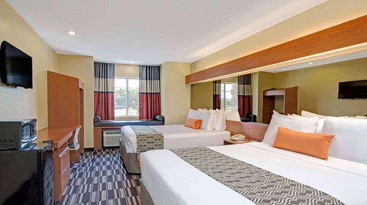 Microtel Inn & Suites Bushnell Room