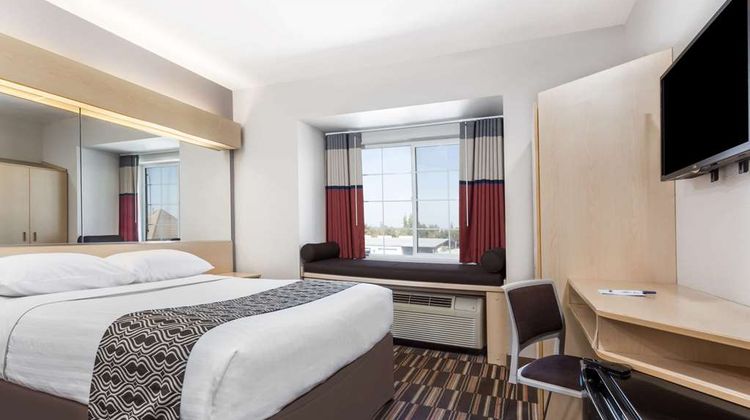 Microtel Inn & Suites Modesto Ceres Room