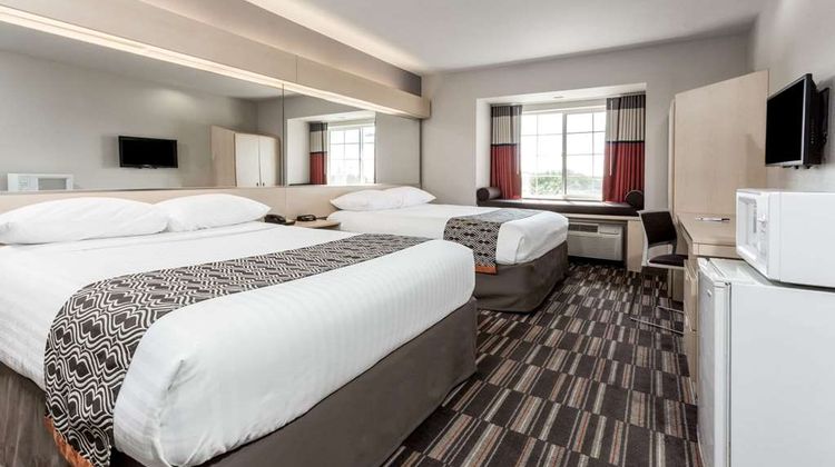Microtel Inn & Suites Modesto Ceres Room