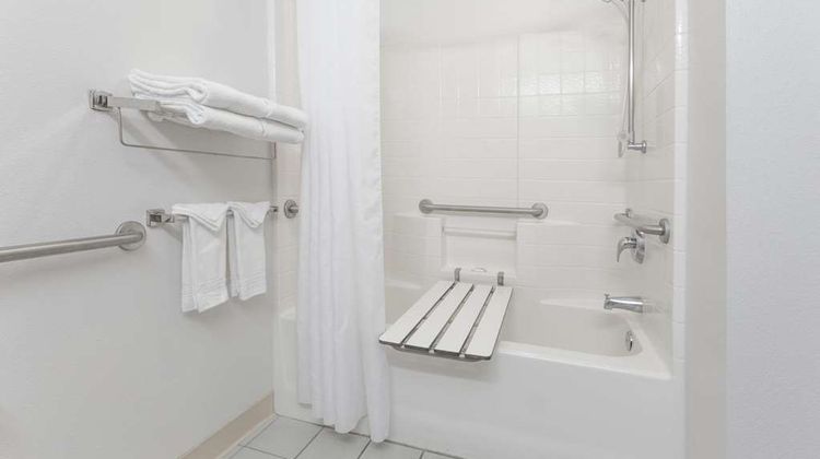 Microtel Inn & Suites Modesto Ceres Room