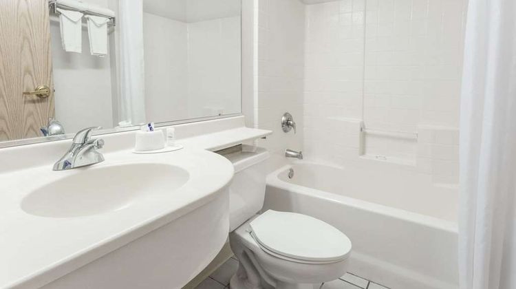 Microtel Inn & Suites Modesto Ceres Room