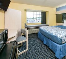 Days Inn & Suites Pryor Room