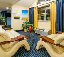 Days Inn & Suites Pryor Lobby