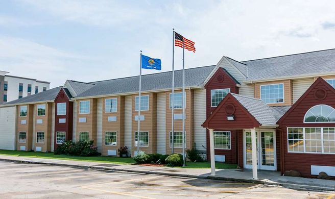 Days Inn & Suites Pryor Exterior