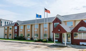 Days Inn & Suites Pryor