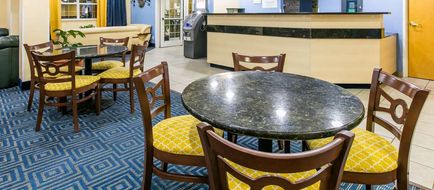 Days Inn & Suites Pryor Lobby