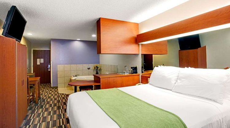 Microtel Inn & Suites Cherokee Suite