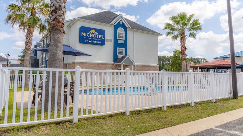 <b>Microtel Inn & Suites Kingsland Pool</b>. Images powered by <a href="https://iceportal.shijigroup.com/" title="IcePortal" target="_blank">IcePortal</a>.